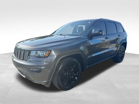 Used 2019 Jeep Grand Cherokee Altitude AWD/4WD image 5