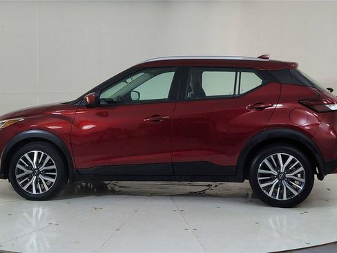 Used 2023 Nissan Kicks SV image 4
