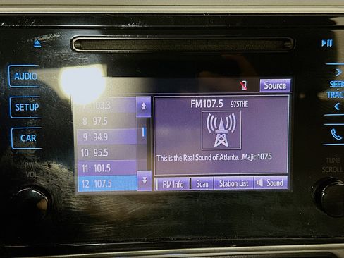 Used 2019 Toyota Corolla LE image 19