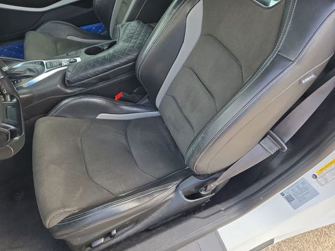 Used 2023 Chevrolet Camaro LT RWD image 17