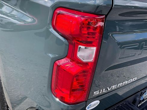 Used 2025 Chevrolet Silverado 1500 LT AWD/4WD image 28