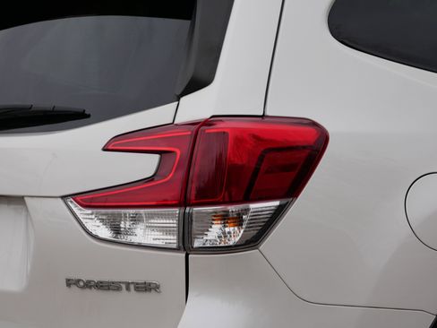 Used 2021 Subaru Forester Premium image 17