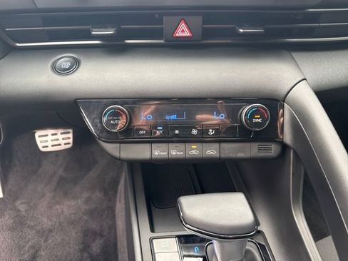 Certified 2025 Hyundai Elantra Sport image 17