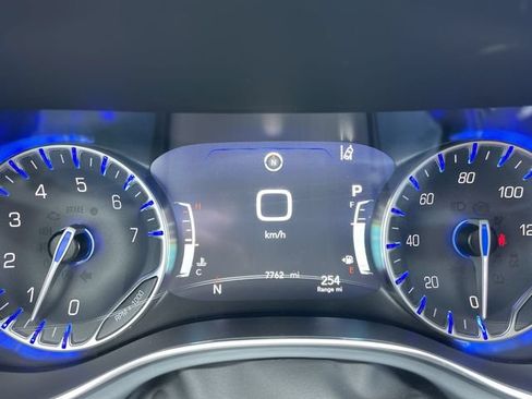 Used 2026 Chrysler Pacifica Limited FWD image 15