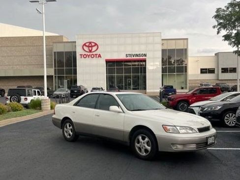 Used 1997 Lexus ES 330 FWD image 1