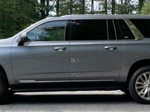 Used 2021 Cadillac Escalade ESV Premium Luxury AWD/4WD image 4