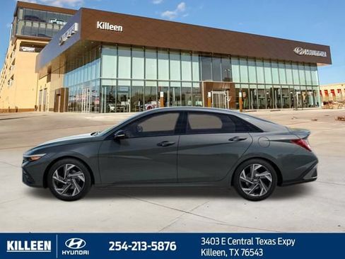 Used 2025 Hyundai Elantra SEL FWD image 4