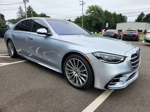 Used 2022 Mercedes-Benz S 500 4MATIC w/ AMG Line Package image 14