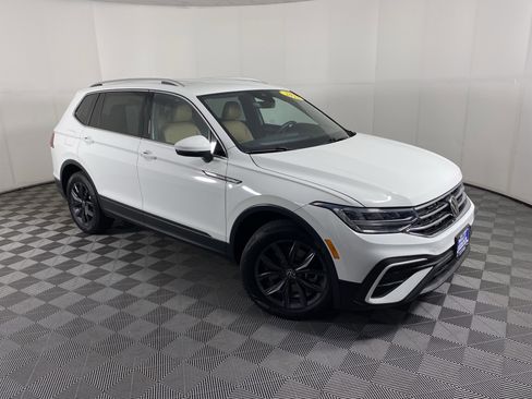 Used 2022 Volkswagen Tiguan SE AWD/4WD image 34