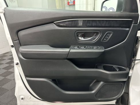Used 2024 Honda Pilot Elite image 18