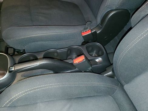 Used 2019 Chevrolet Trax LS AWD/4WD image 27