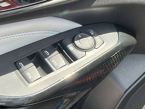 Used 2025 Chevrolet Trax LT FWD image 12