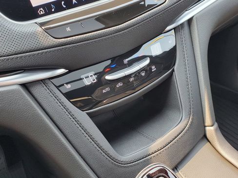 Used 2025 Cadillac XT5 Premium Luxury w/ LPO, Floor Liner Package AWD/4WD image 28