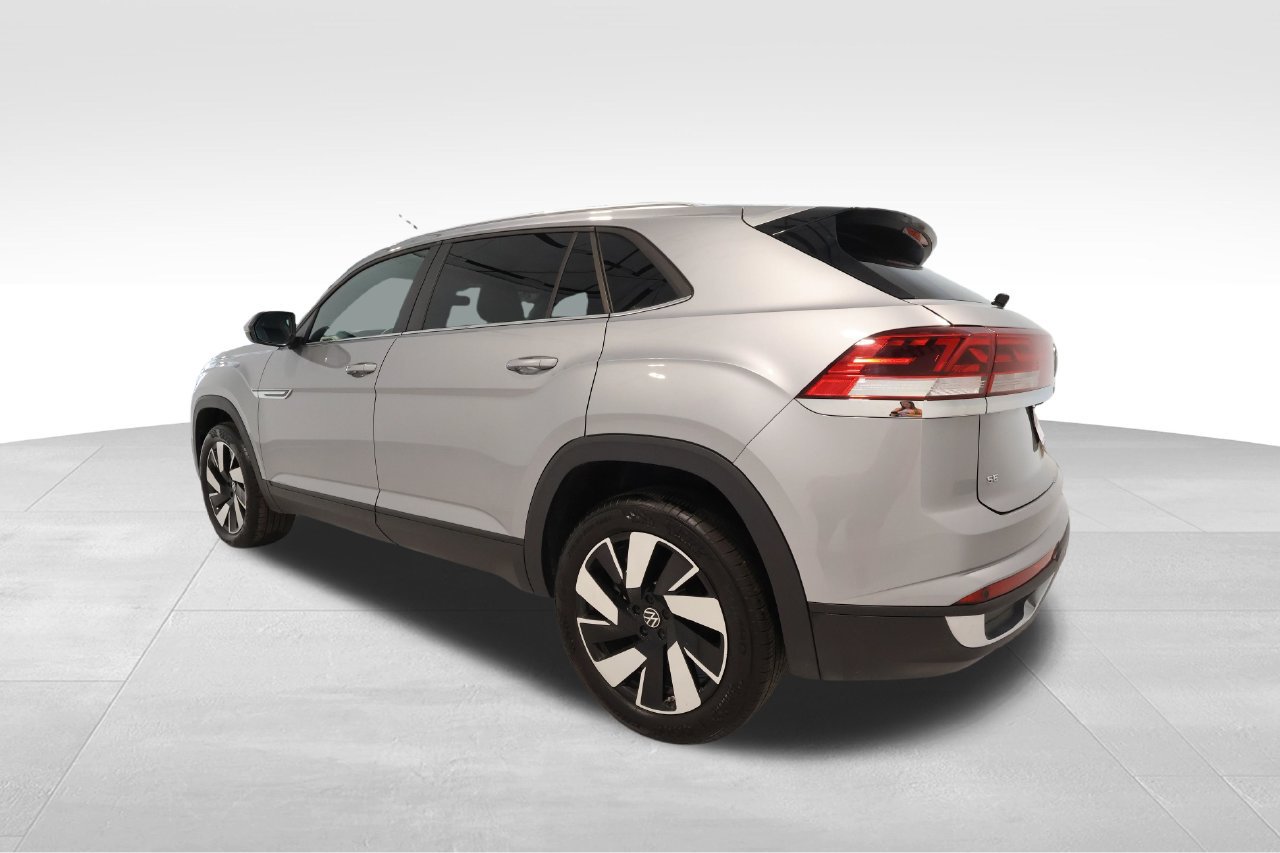 Used 2026 Volkswagen Atlas Cross Sport SE FWD image 2