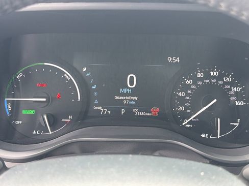 Used 2025 Toyota Sienna XLE FWD image 25