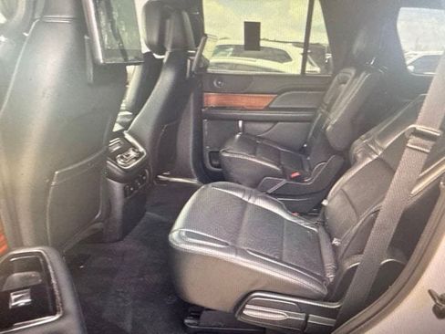 Used 2019 Lincoln Navigator Reserve w/ Cargo Package AWD/4WD image 7