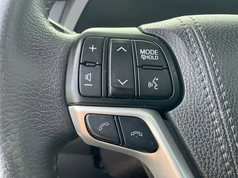 Used 2018 Toyota Sienna SE Premium w/ Carpet Mat Package image 17