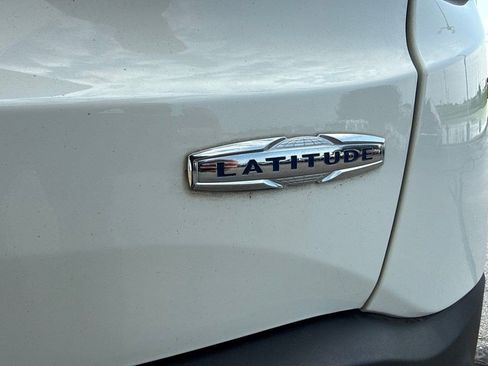 Used 2018 Jeep Renegade Latitude FWD image 4