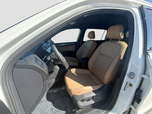 Used 2023 Volkswagen Tiguan SE AWD/4WD image 13