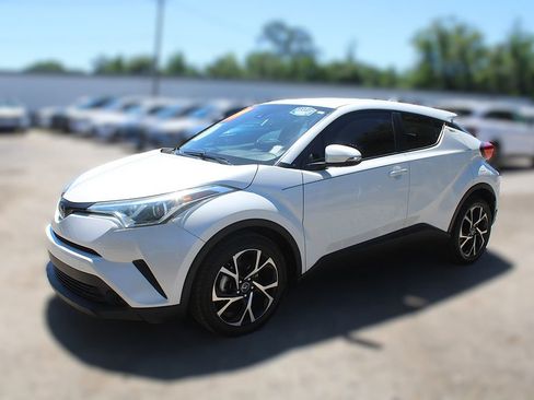 Used 2019 Toyota C-HR XLE FWD image 14