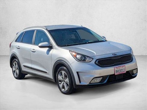 Used 2019 Kia Niro LX image 3