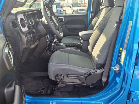 Used 2025 Jeep Wrangler Willys image 24