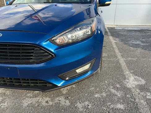 Used 2018 Ford Focus SE w/ SE Appearance Package image 10