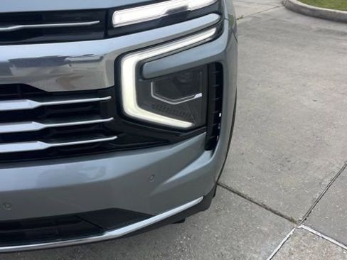 Used 2025 Chevrolet Suburban LT RWD image 13
