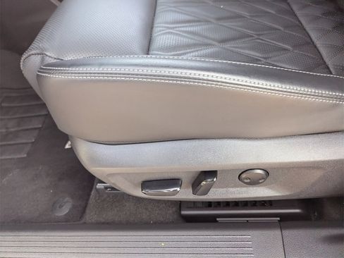 Used 2025 Nissan Rogue Platinum image 32