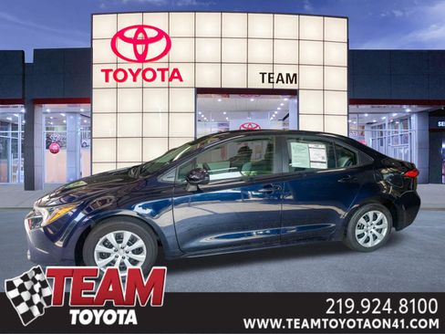 Used 2024 Toyota Corolla LE FWD image 1