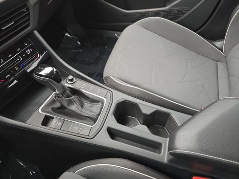 Certified 2025 Volkswagen Jetta Sport image 24