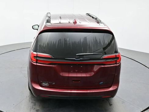 Used 2021 Chrysler Pacifica Limited w/ Uconnect Theater Family Group image 22