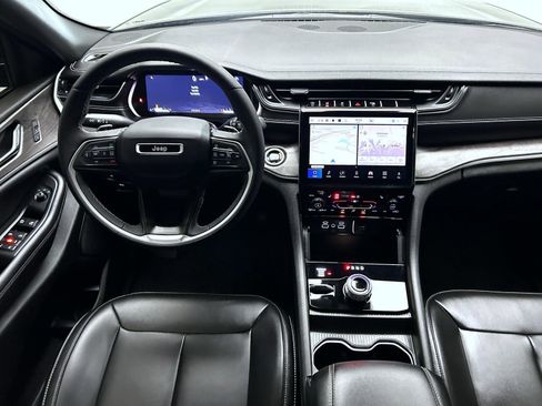 Used 2024 Jeep Grand Cherokee Limited w/ Black Appearance Package image 14