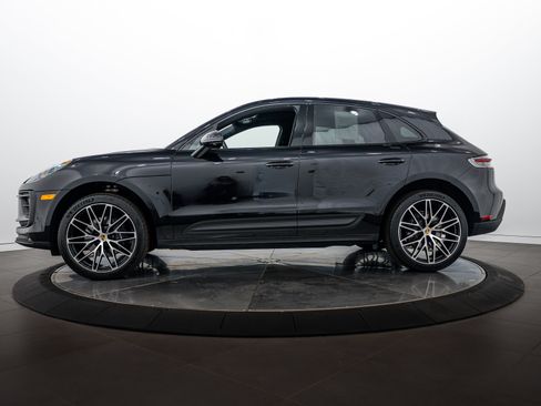 Certified 2026 Porsche Macan AWD/4WD image 2