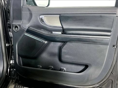 Used 2025 Ford Expedition Platinum AWD/4WD image 19