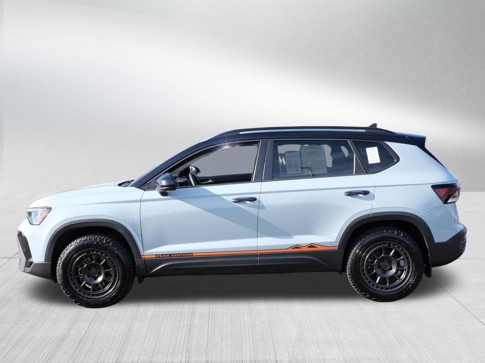 Certified 2025 Volkswagen Taos SE AWD/4WD image 4