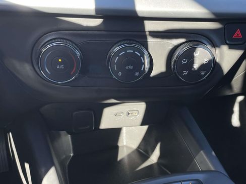 Used 2024 Chevrolet Trax LS image 31