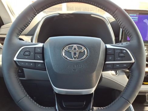 New 2026 Toyota Highlander Limited AWD/4WD image 16