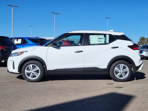 New 2025 Nissan Kicks Play S image 2