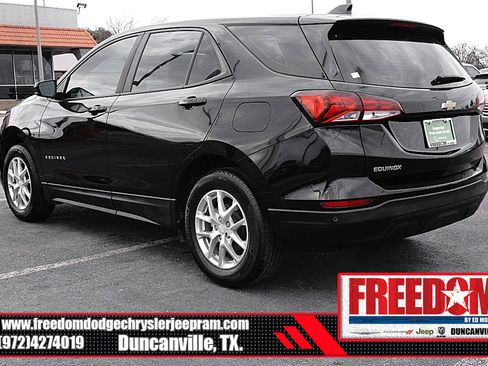 Used 2022 Chevrolet Equinox LS w/ Driver Confidence II Package image 3