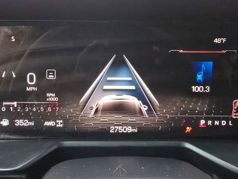 Used 2024 GMC Acadia Elevation image 26