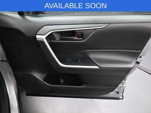Used 2022 Toyota RAV4 LE image 32