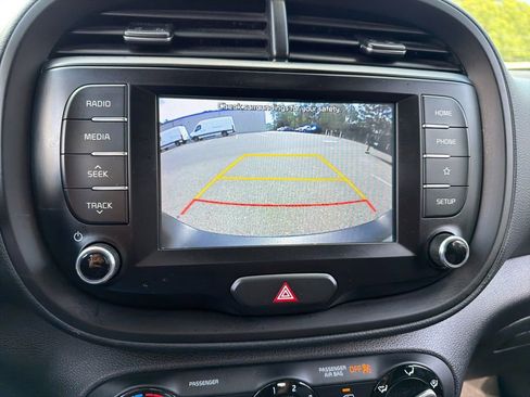 Used 2020 Kia Soul LX FWD image 9