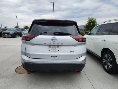 Used 2025 Nissan Rogue SV AWD/4WD image 3