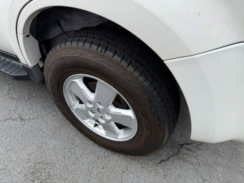 Used 2009 Ford Escape XLT image 7