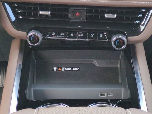 New 2026 Chevrolet Suburban High Country w/ Sun And Tow Package AWD/4WD image 19