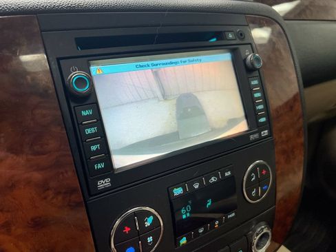 Used 2007 Chevrolet Tahoe LTZ w/ LTZ Preferred Equipment Group AWD/4WD image 16