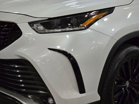 Used 2023 Toyota Highlander XSE image 16