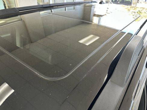 Certified 2025 Ford Expedition Active image 5