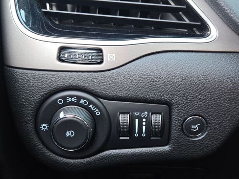 Used 2022 Jeep Cherokee Limited image 24